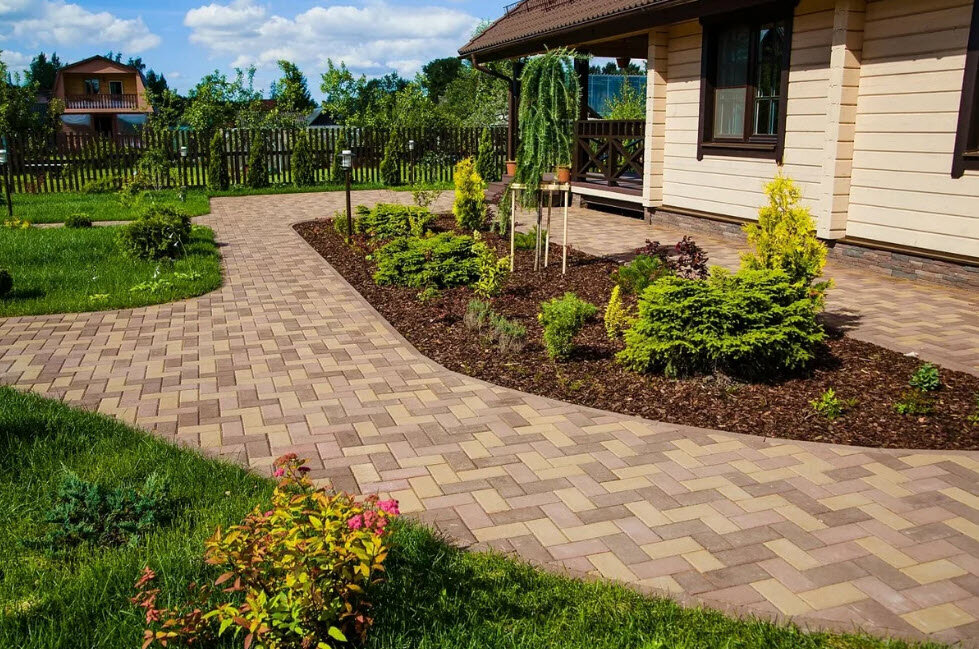 Beautiful Garden Paving Ideas for Small Yards