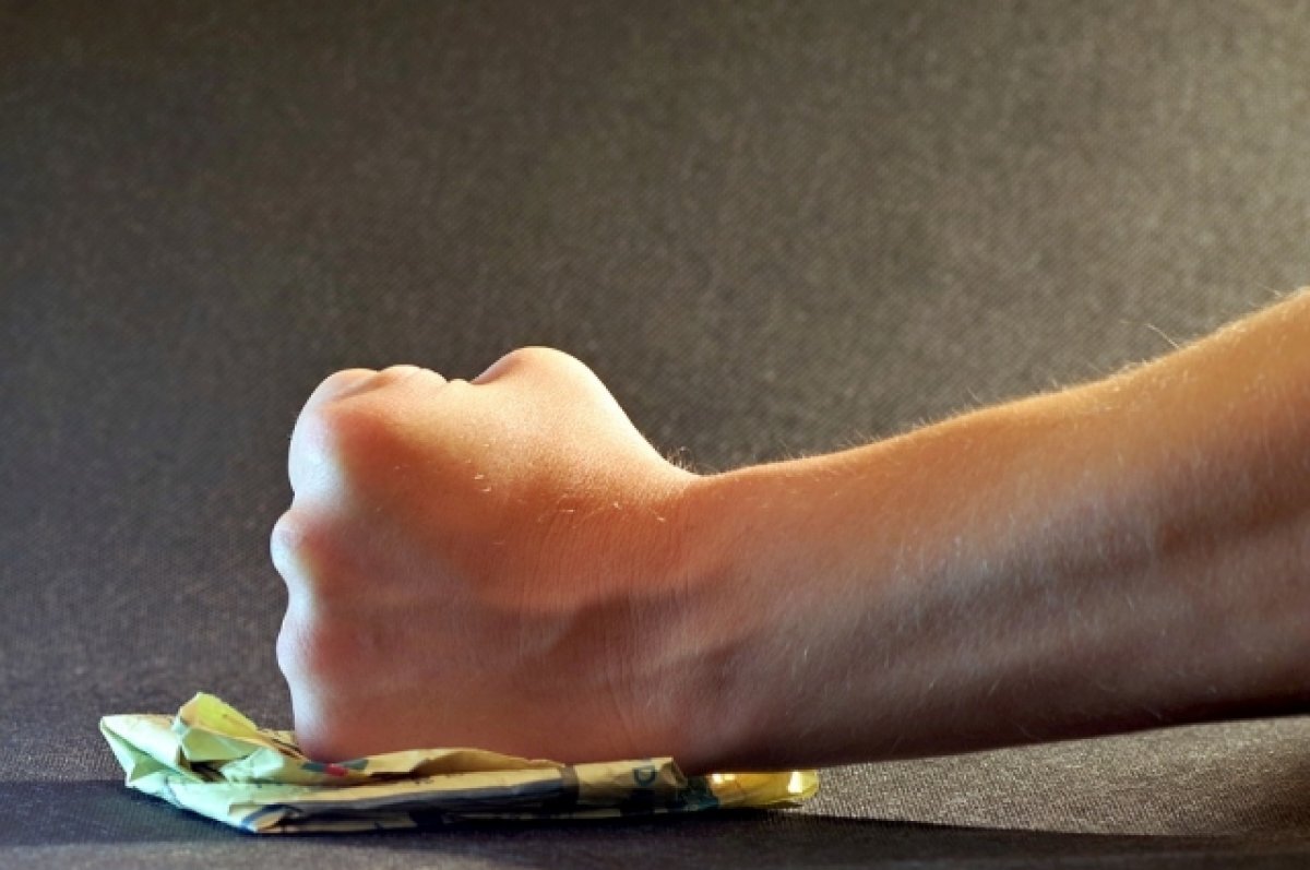    Бывшего смотрителя храма избили и изнасиловали дубинкой в Петербурге