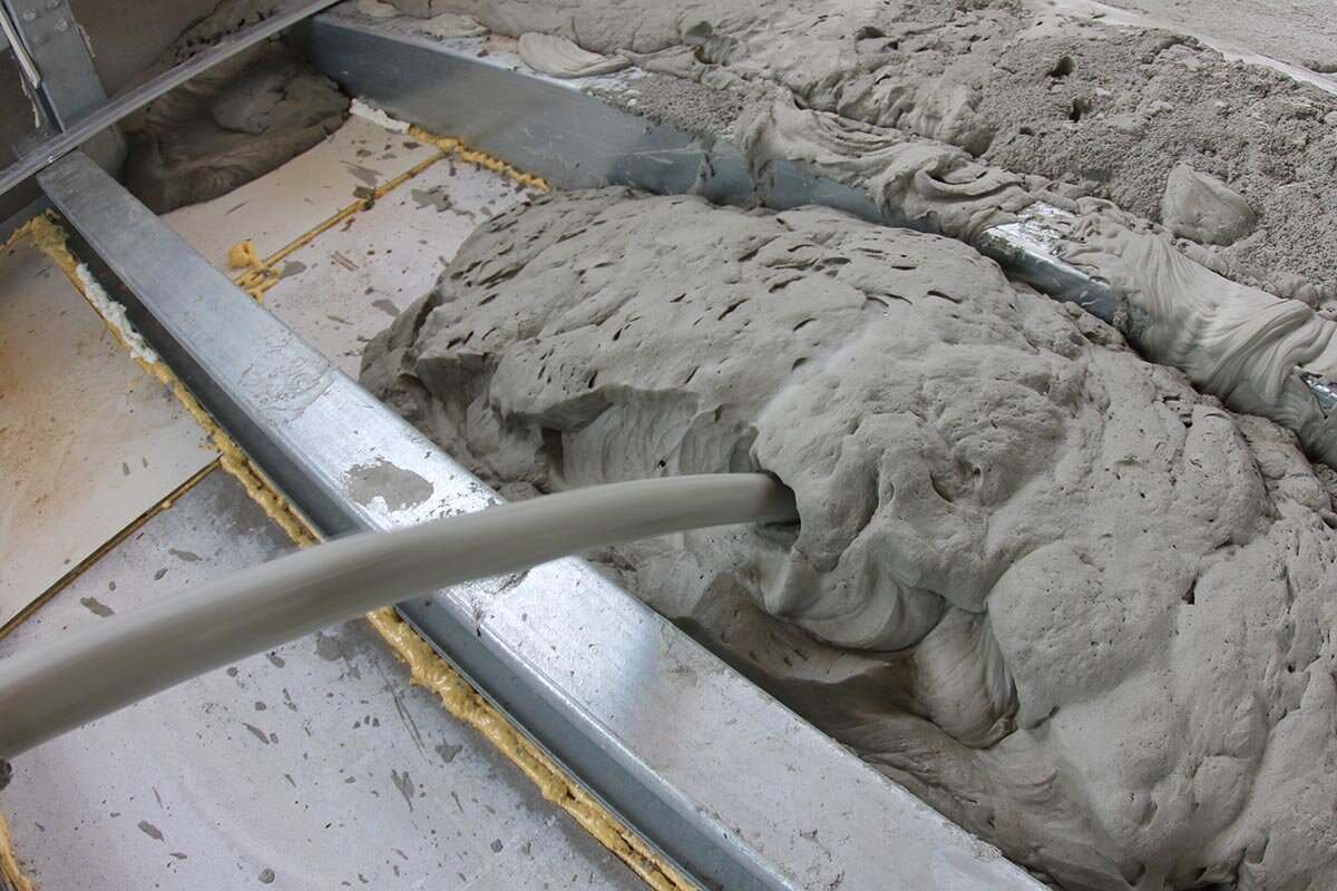 Заливка  пенобетона в построечных условиях