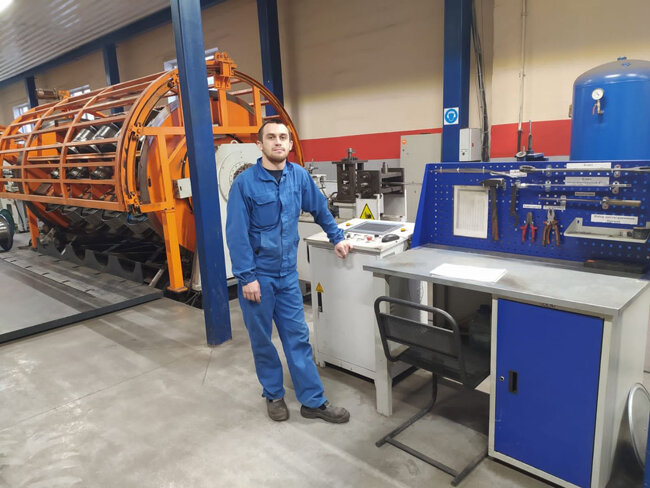 Линия жесткорамной скрутки № 3, скрутчик проволоки Михаил Частухин