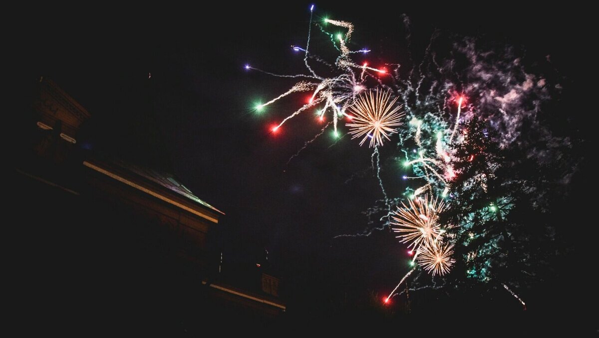     В Донецке Ростовской области заявили, что откажутся от салютов в День Победы из-за текущей обстановки, об этом рассказали на портале городской администрации.