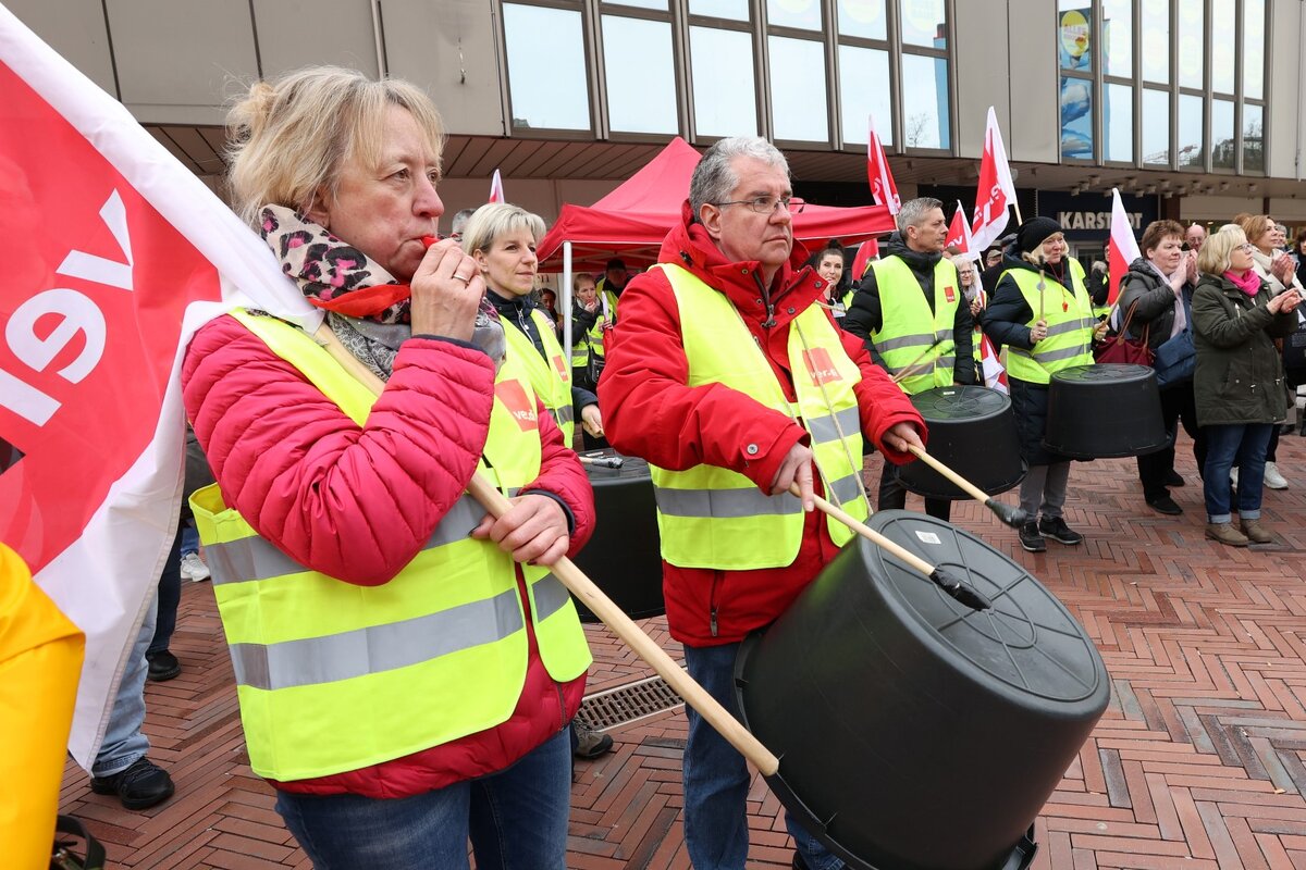 Население стран Европы протестует против диктата США.  Фото: Bodo Marks / dpa / globallookpress.com