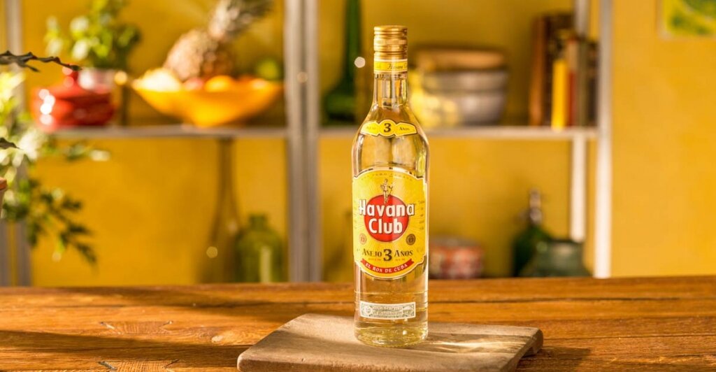 Хаван фото. Havana Club 3. Rum Havana Club Anejo 3 years. Ром Гавана клаб 3 года. Водка Havana Club 3.