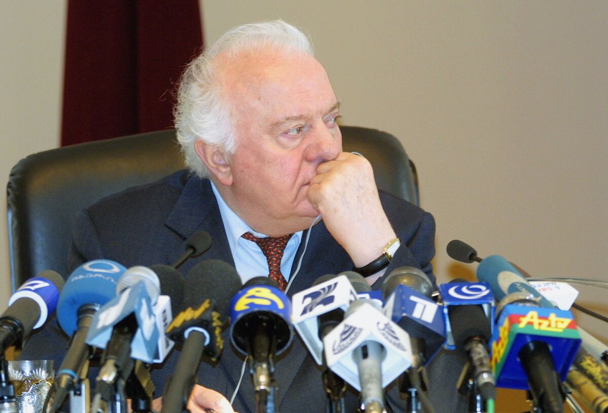    Шеварднадзе много лет управлял Грузией при содействии США Вадим Андрюхин