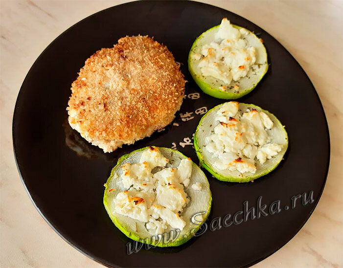 Куриные котлеты с кабачком