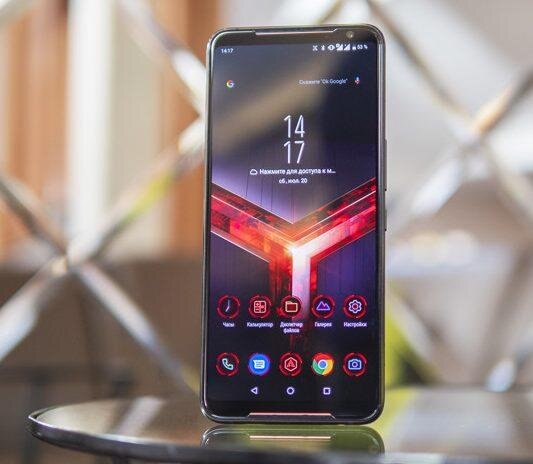 Если играть, то на мощном и современном смартфоне, для этой цели идеально подойдет Asus ROG Phone 2, так как кроме производительного железа, отличной матрицы мы имеем огромное количество дополнительных аксессуаров для игровых приложений. Если вкратце, то девайс снабжается процессором Snapdragon 855 Plus, который на данный момент, самый производительный как в плане графики, так и скорость работы. Матрица типа AMOLED имеет высокое разрешение и поддержку стандарта HDR10, а также 120HZ частоту обновления. В целом, рекомендуем устройство для дальнейшего и близкого знакомства — смартфон специально разработан для игровых приложений с прожорливой графикой.