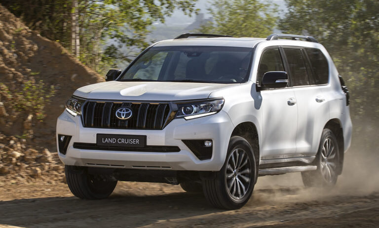Toyota Land Cruiser Prado с обновлениями 2020 года. Не знающие, не заметят особых изменений...Классика жанра. Фото из открытых источников.