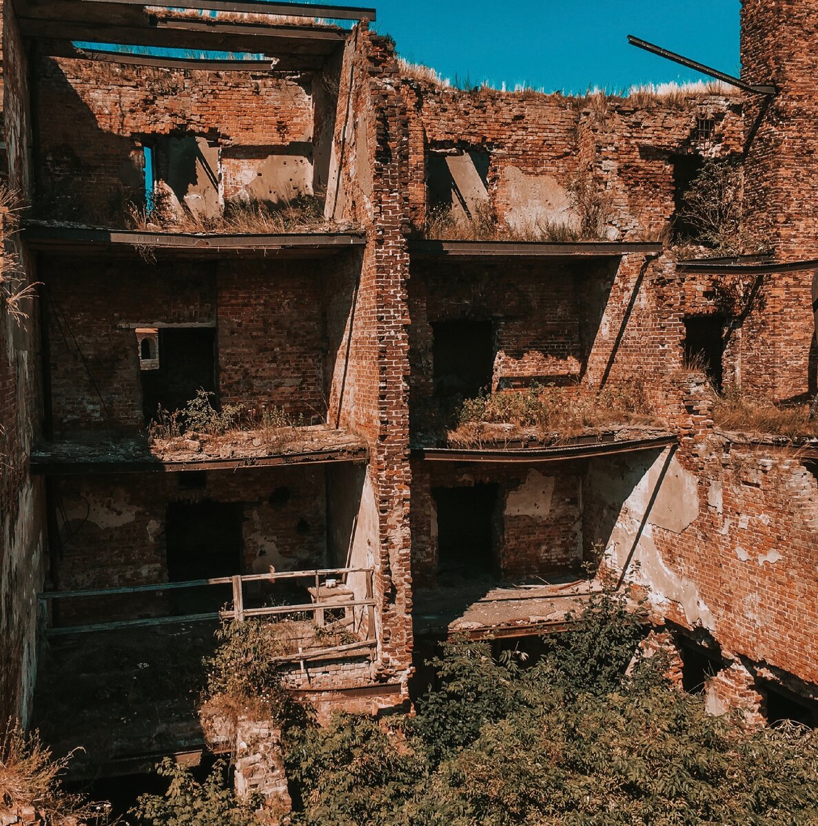 Она основана в 1323 году. 