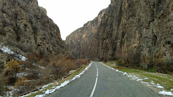 Ущелье Арпа по дороге к монастырю Нораванк - Армения