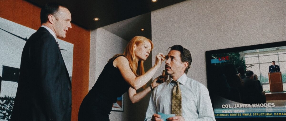 Слева направо: Коулсон, Пеппер Потс и мистер Старк