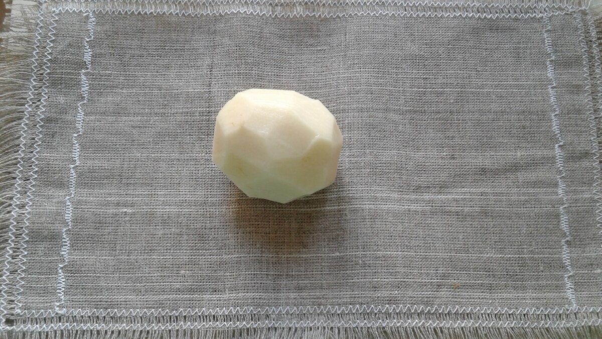 очищенная картофелина