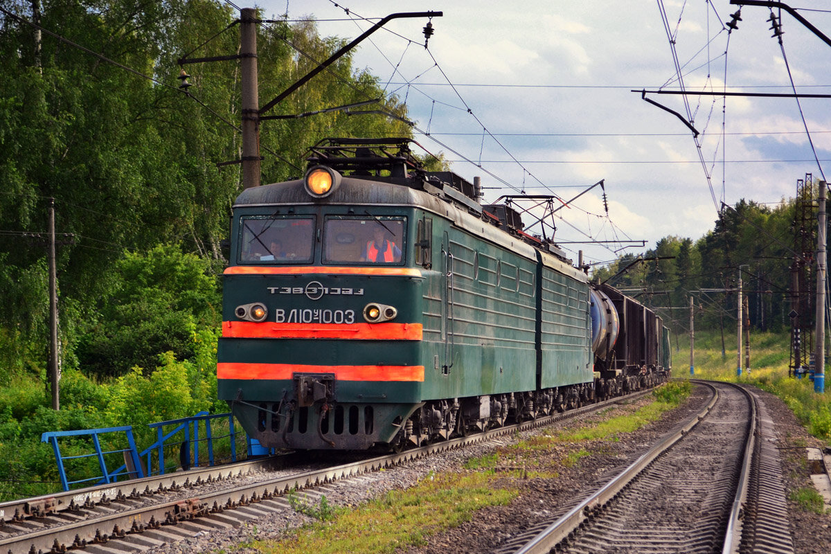 Вагон 100. Электровоз вл10 НЭВЗ. Вл10 010. Вл10 электровоз ТЭВЗ. Электровоз вл10у Великий Новгород.