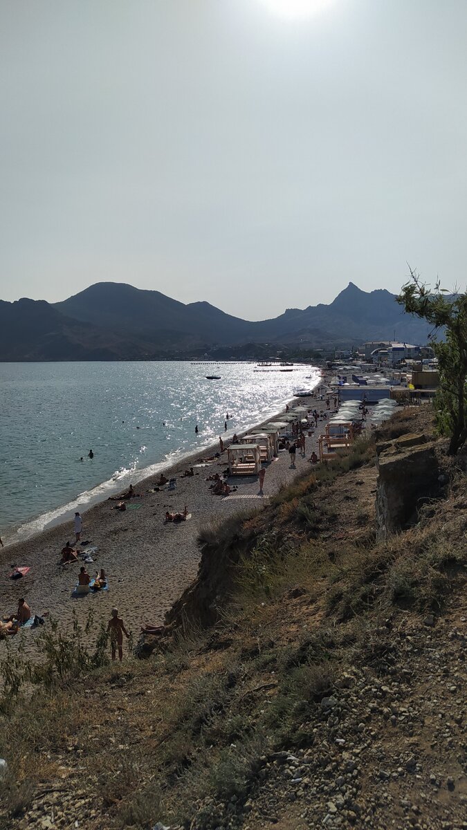 Нудистский пляж в Коктебеле. Людей много