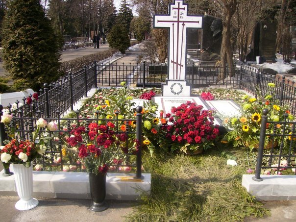 Памятник М. Ростроповичу. Из архива автора.