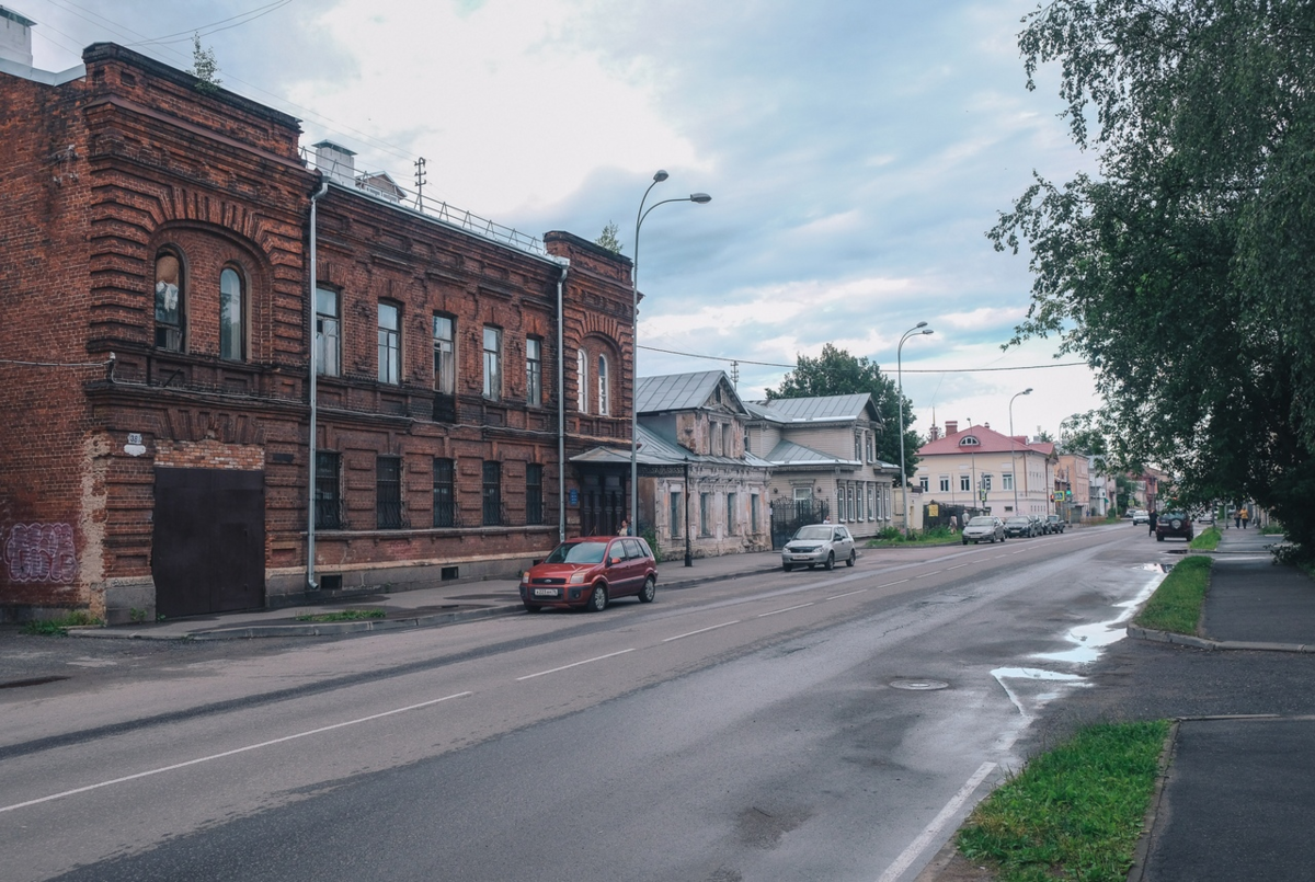 Рыбинск - прекрасная набережная, убитые дороги и толпы маргиналов. Но  городок понравился. Большой фотоотчет. | Нетуристический путеводитель | Дзен