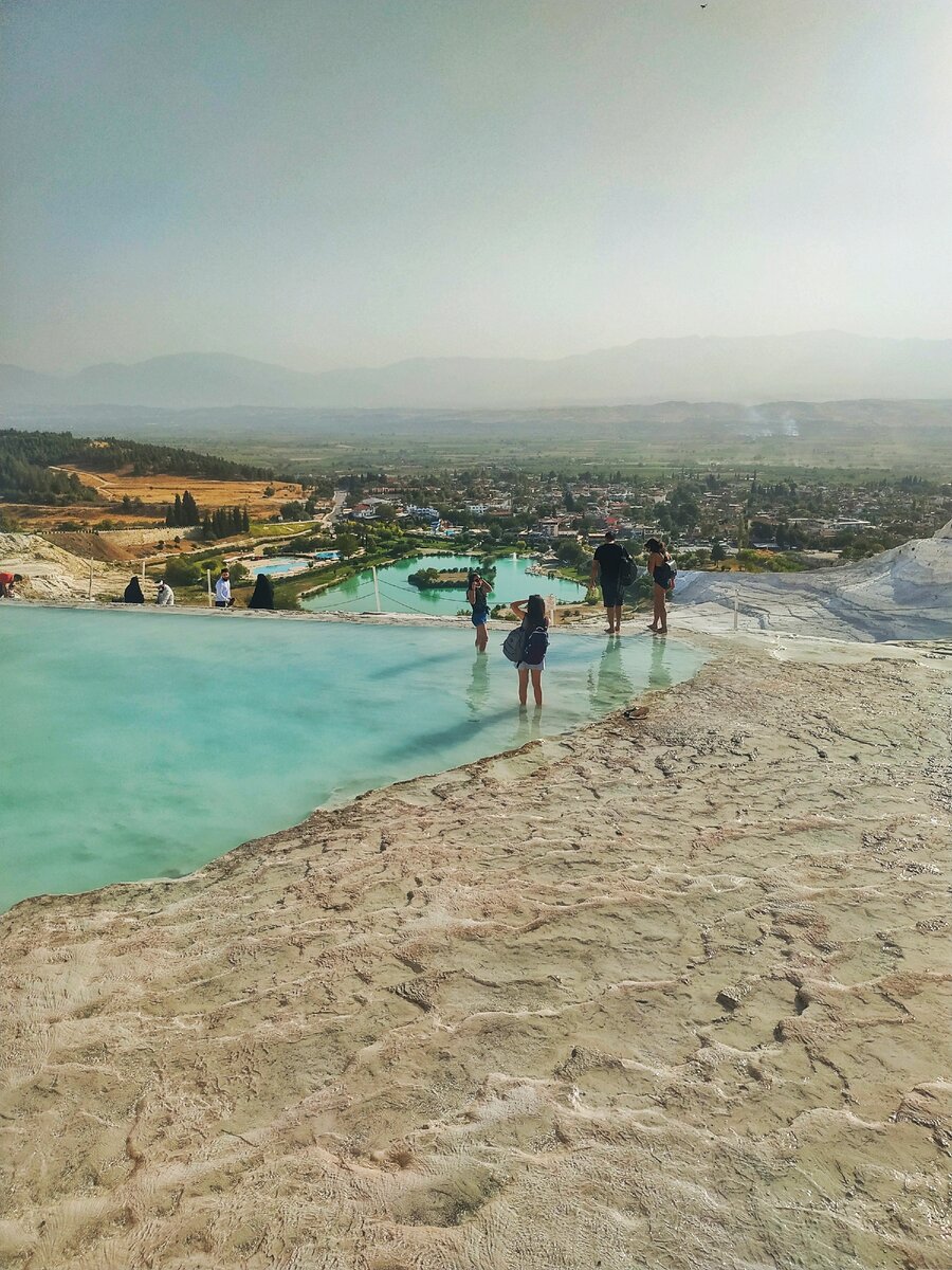 В сентябре 2020 по турецкому Памуккале я гуляла в купальнике и маске😉