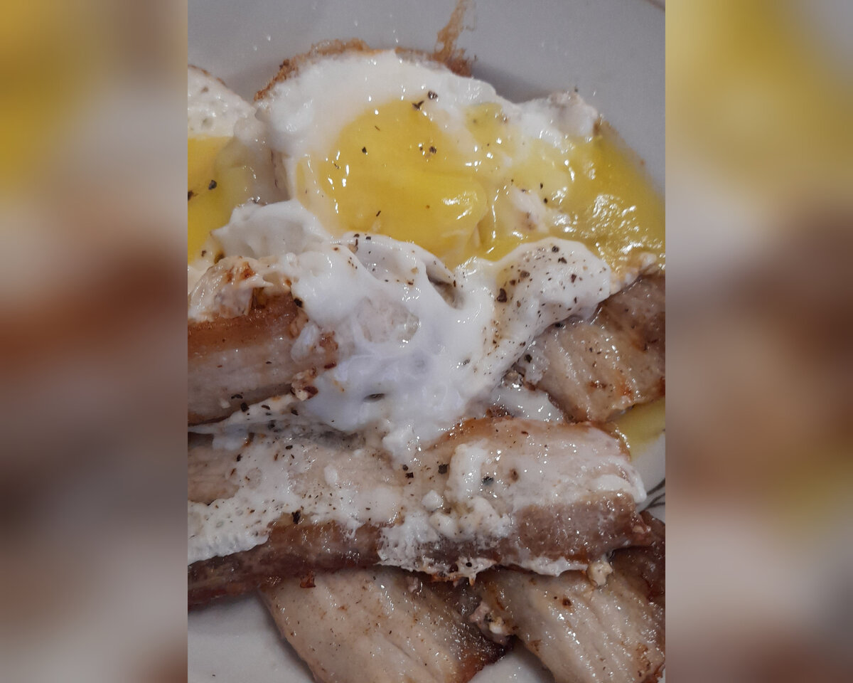 Мясо жирновато. Что было в холодильнике, из того и приготовила. 