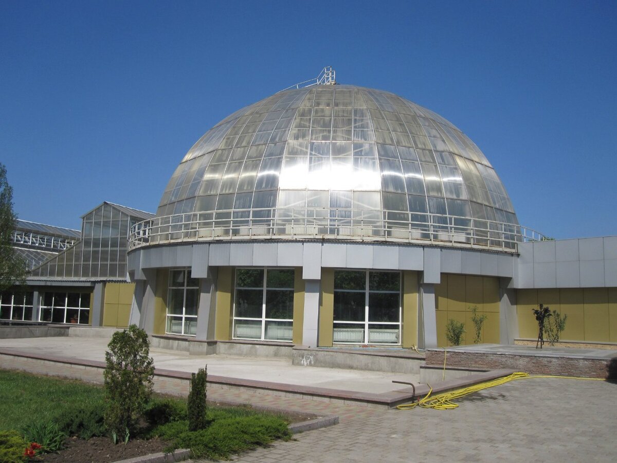Центральный купол и галереи сада