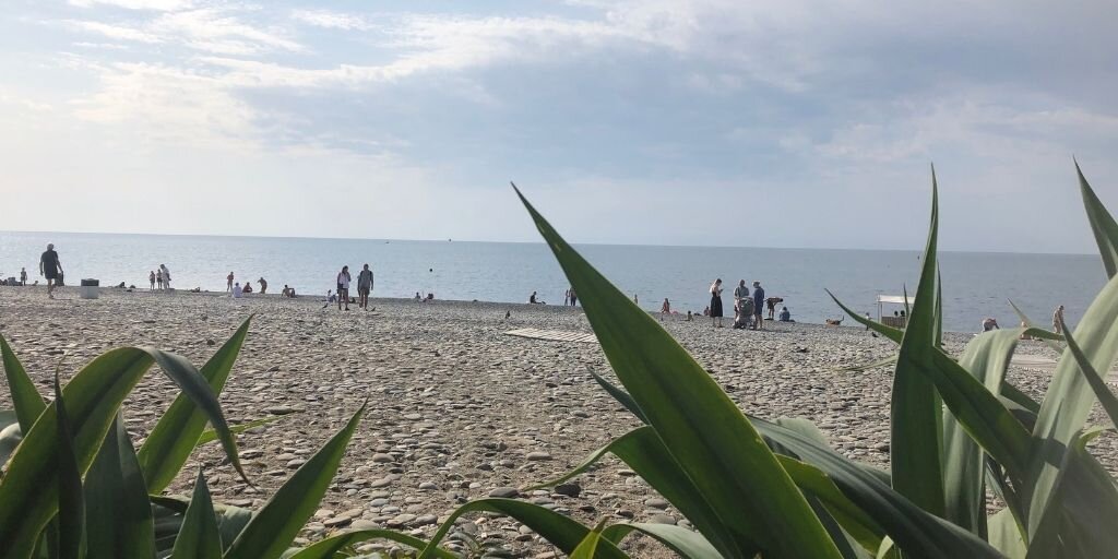 Сочинский пляж в октябре - просто для красоты