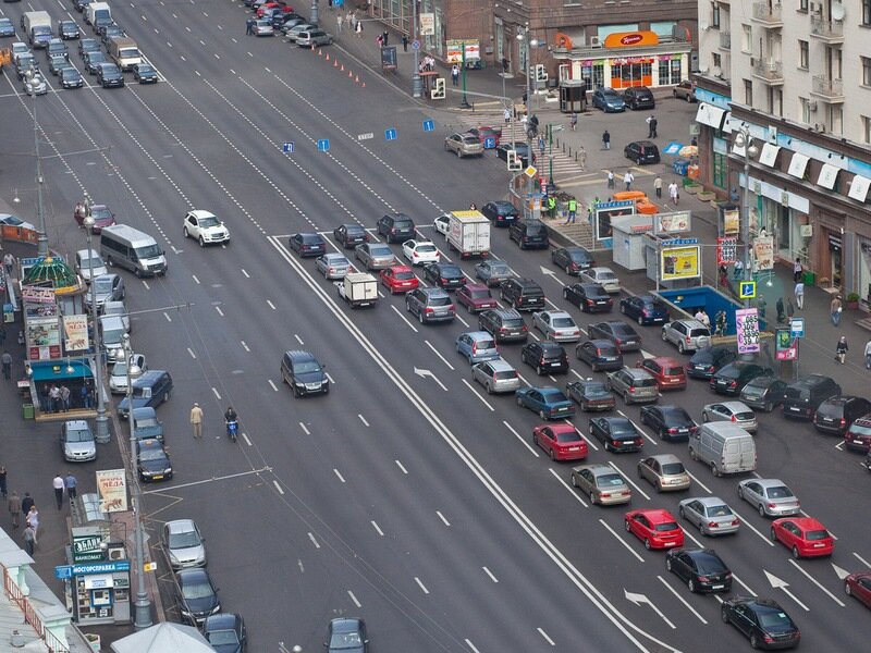 Камера москва перекресток. Поток машин. Перекресток дорог Москва. Пробка на перекрестке. Затор на перекрестке.