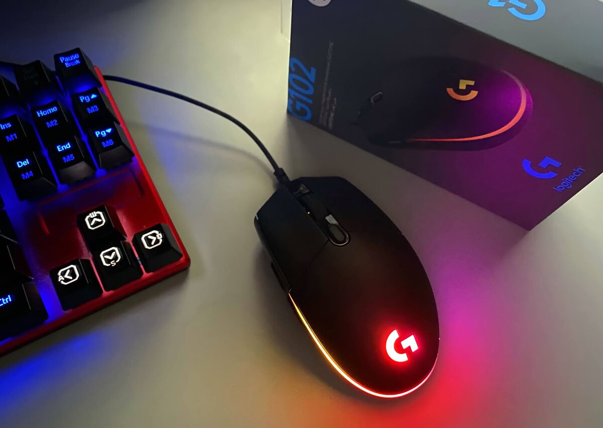 

Данная мышь по своей цене является очень доступной, но при этом она дает пользователю целых 8000 dpi максимального разрешения датчика.