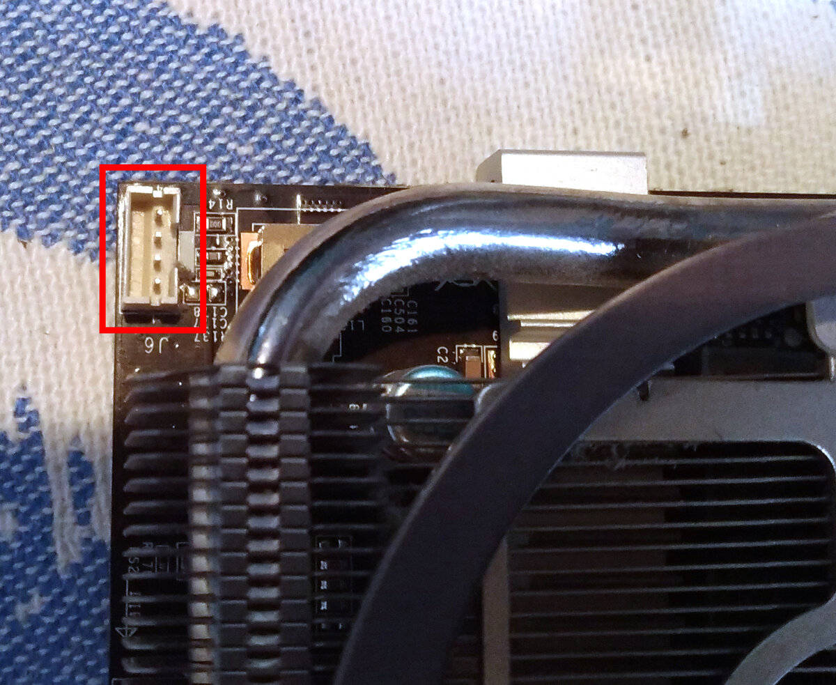 Не забываем вытащить вентилятор из разъема