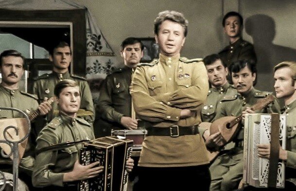 Леонид Фёдорович Быков - кадр из фильма "В бой идут одни старики"