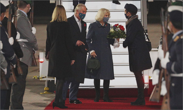 Принц Уэльский и герцогиня Корнуольская прибыли в Берлин. Фото из твиттера Кларенс-хауса (https://twitter.com/ClarenceHouse)