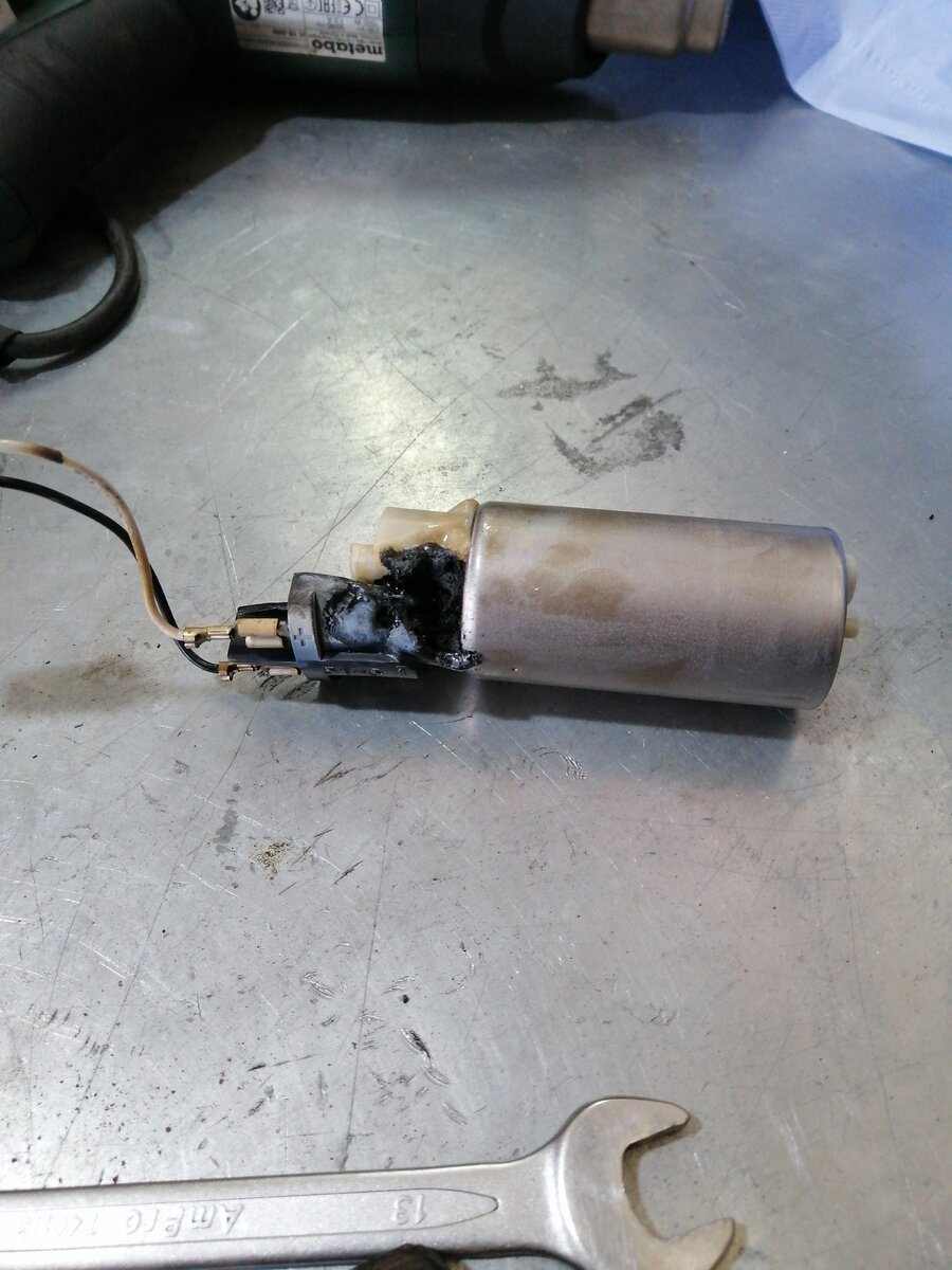 Сгоревшей контакт на бензонасосе