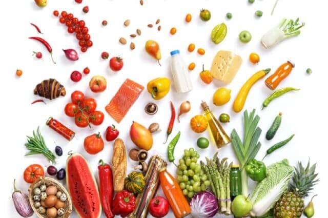 Витамин B9 содержится в зеленых листьях растений. Недостаток Витамина B9 приводит к снижению количества эритроцитов в крови (анемии), нарушению синтеза ДНК в клетках красного костного мозга.
Витамин K содержится в шпинате, капусте. При недостатке Витамина К свертываемость крови уменьшается, и незначительные травмы могут привести к обширным подкожным кровоизлияниям (гематомам, синякам).
Витамин B1 содержится в злаках, растительной пище, обеспечивает нормальное протекание белкового и жирового обмена.

При недостатке Витамин B1 поражается нервная система.
Витамин B2 содержится поти во всех растительных и животных продуктах. При недостатке Витамина B2 проявляется мышечная слабость и поражение глаз.

Витамин B3 содержится почти во всех растительных и животных продуктах: в рыбе, хлебе, мясе, молоке, печени, чае. Недостаток витамина В3 проявляется заболеваниями - воспаление кожи (дерматит), поражение пищеварительной системы (язвенная болезнь) и нервной системы. Витамин B6 содержится в яйцах, мясе, рыбе, овощах Недостаток Витамина B6 выражается в воспалении кожи (дерматите).

