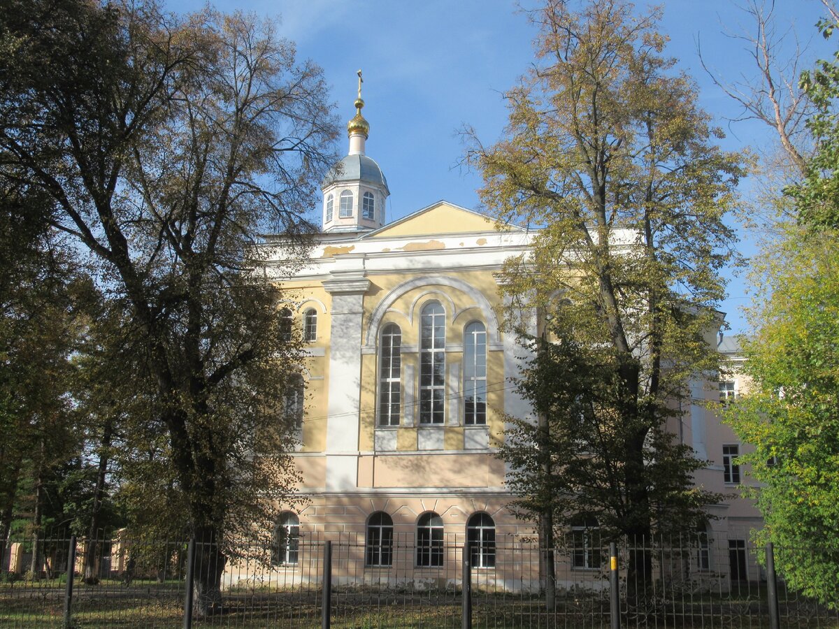 Весьма симпатичное здание духовной семинарии