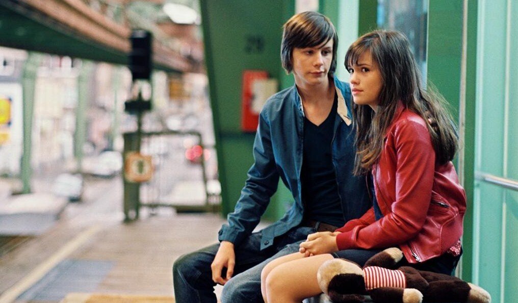 Фильм про парня который останавливает время и рисует девушек