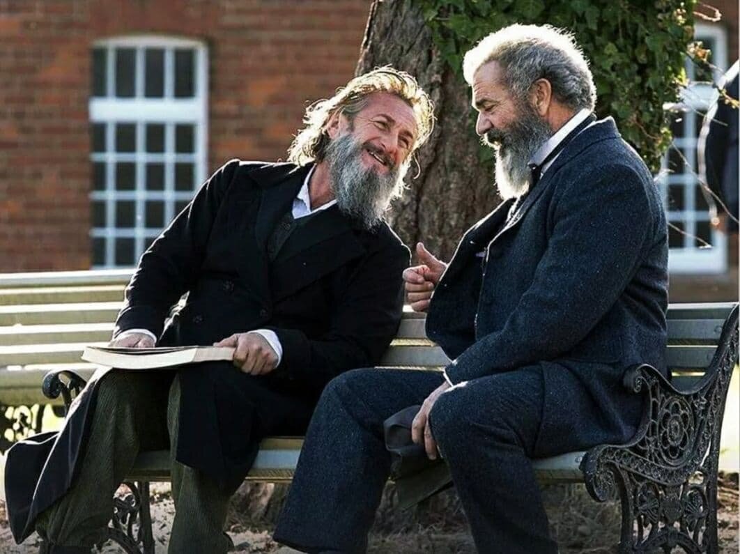 Кадр из фильма "Игры Разумов" Шон Пенн в роли безумца Доктора Уильяма Миннера и Мэл Гибсон в роли профессора Джеймса Мюррея