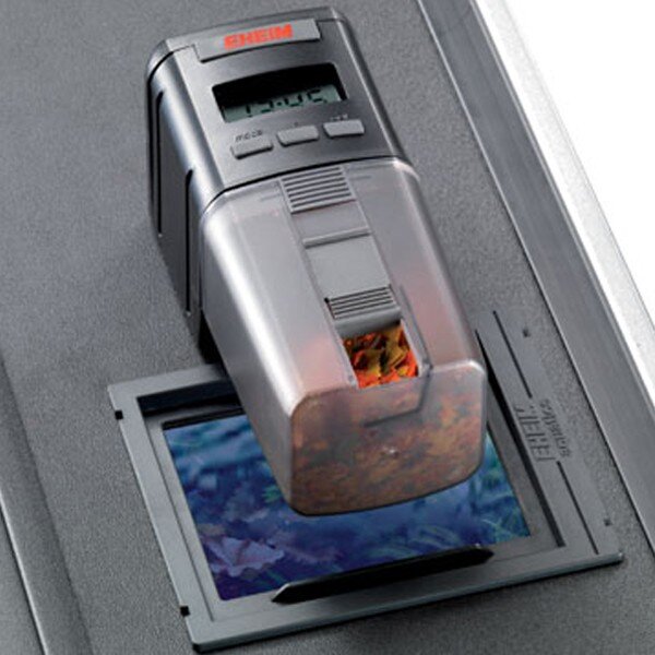 Автоматическая электронная кормушка для аквариума популярного немецкого производителя Eheim