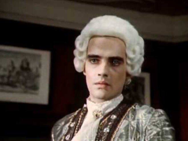 кадр из сериала "Ломоносов" 