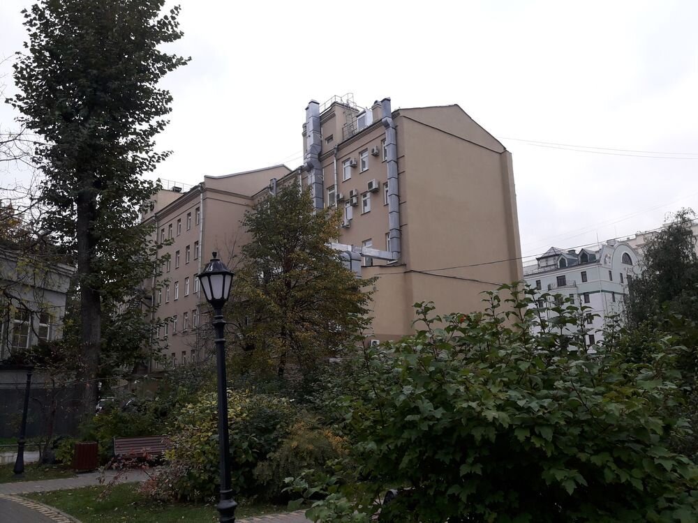 Дворик в Замоскворечье. Фотография моя 