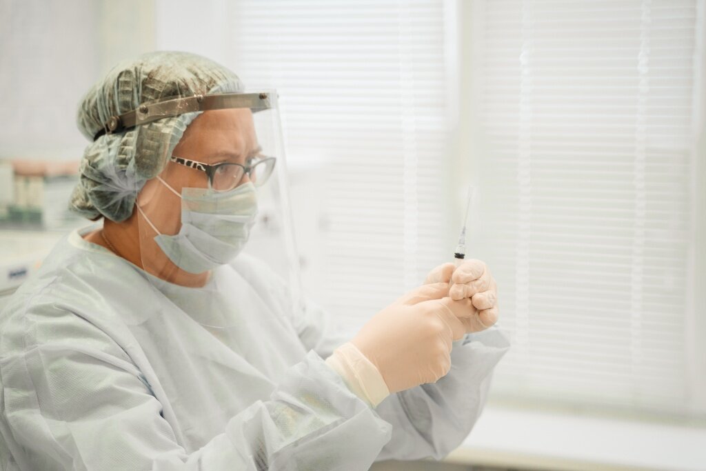 В Тверской области за сутки 130 человек заболели COVID-19 и 161 человек вылечился