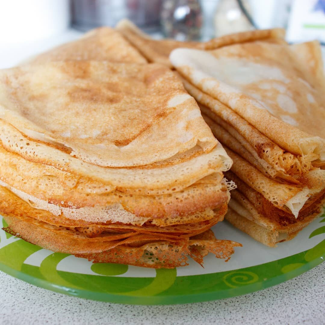 Тонкие, ноздреватые, вкусные... Фото автора канала.