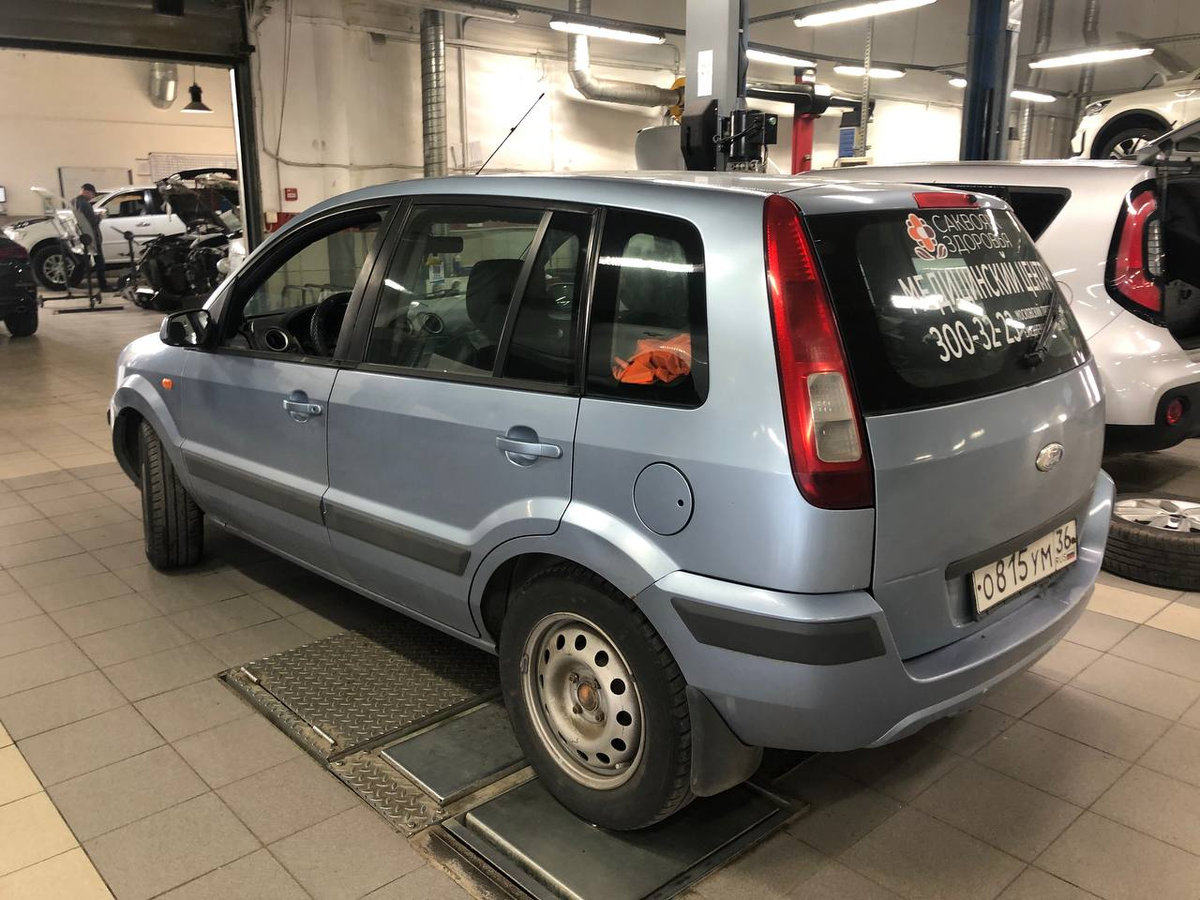 Старенький Ford Fusion  коллеги заехал на ТО
