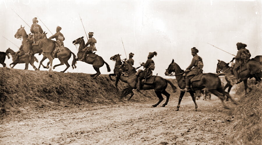 Индийская кавалерия в битве при Аррасе, Франция 1915 г.  Фотография взята из открытых источников.