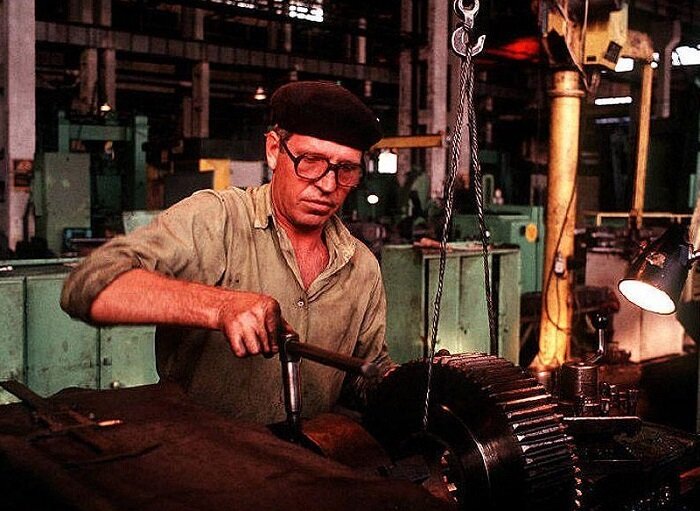 Фото Яндекс Картинки.    Советский рабочий.