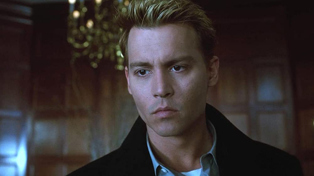 шарлиз терон в фильме жена астронавта. жена астронавта 1999. шарлиз терон жена астронавта фото. джонни депп и шарлиз терон. жена астронавта 1999.