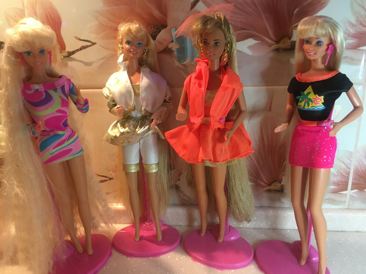 Тоталли первая слева