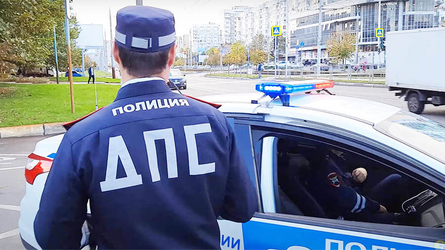 Инспектор ГИБДД, фото: njcar.ru