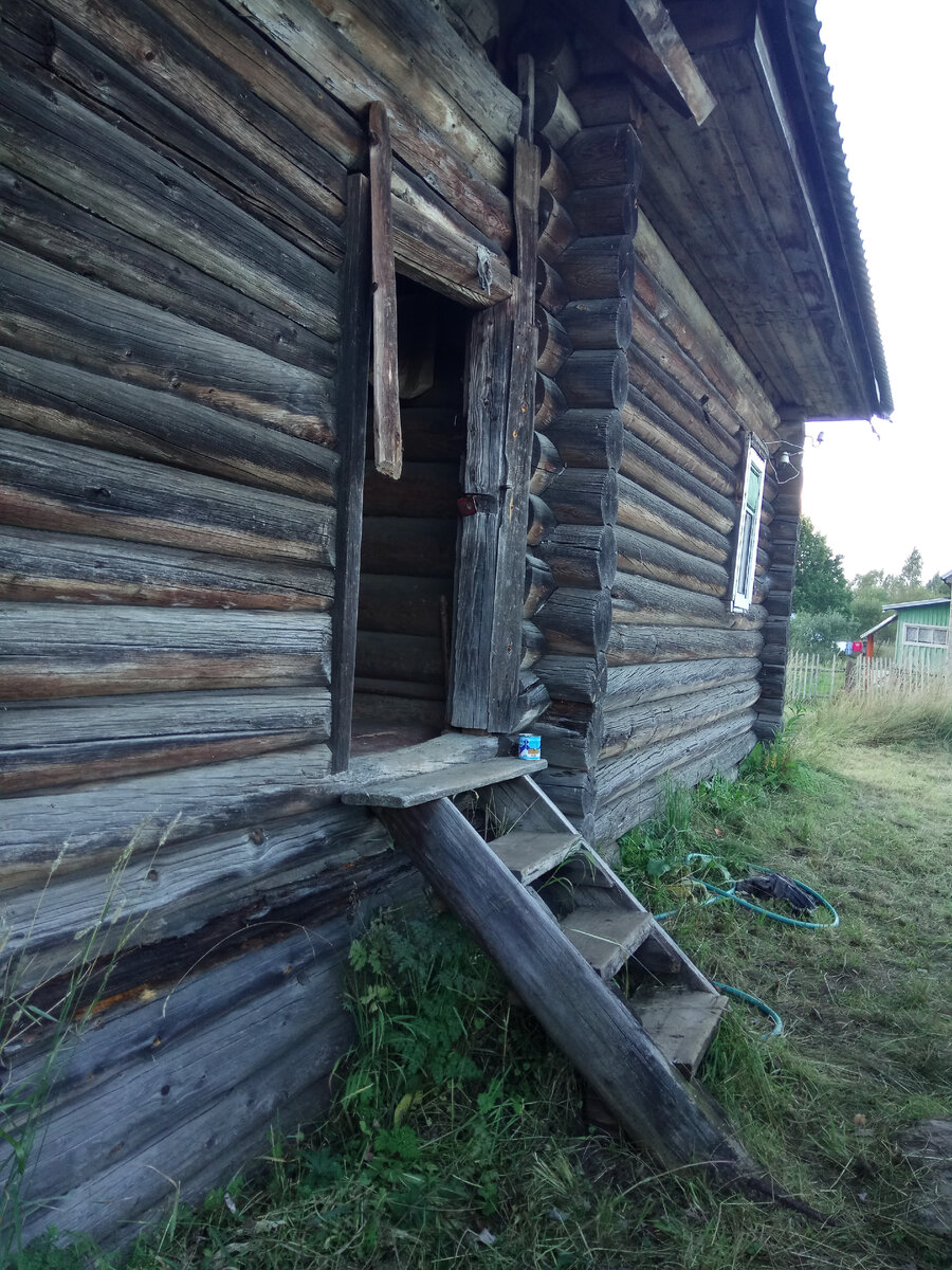 Про старый дом расскажу потом отдельно, он стоит того