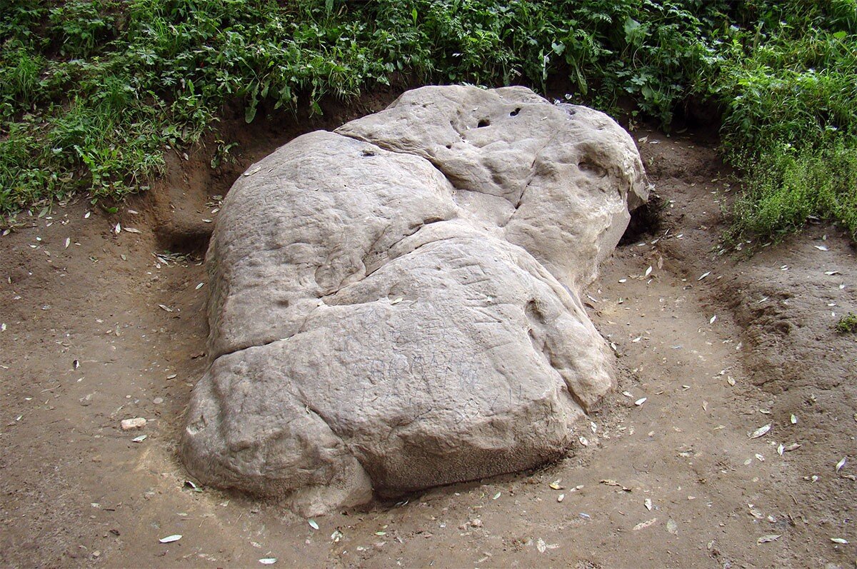 валун в пустыне мохаве. пенсильвания парк звенящих камней. крышка люка камень 60 f07807. стена из валунов. скала слон в исландии.