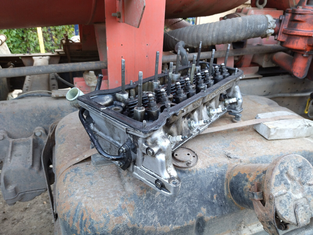 Так-же была найдена ранняя гбц с вентиляцией картерных газов на передней части головки