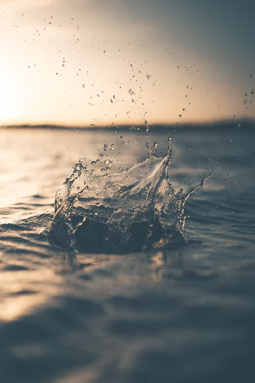 Вода — это элемент, который проявляется в различных формах и состояниях
