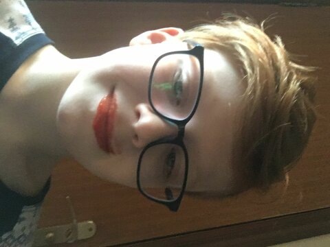 Накрасил губы кетчупом))))))) 