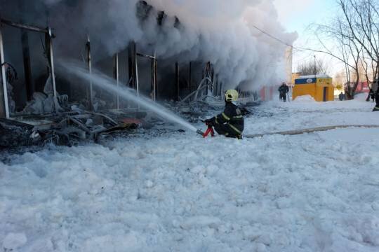    В Коми загорелся расположенный в жилом доме торговый центр